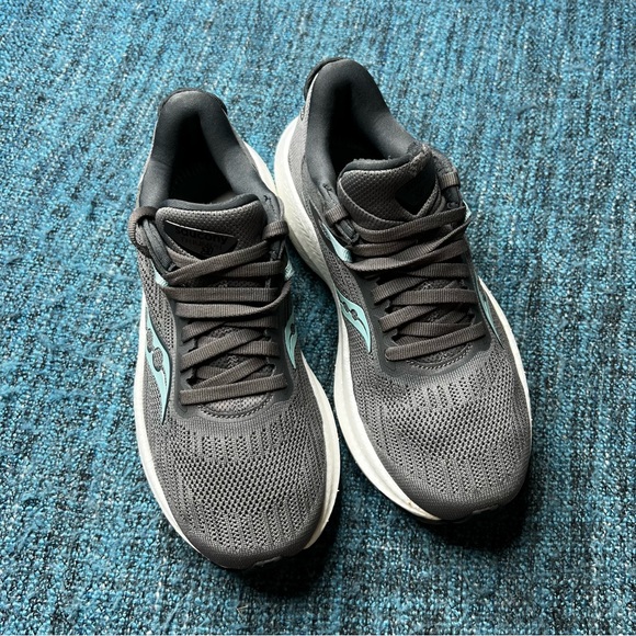 Saucony Triumph 21 Running Shoes in Gravel Grey Light Blue - Picture 2 of 11